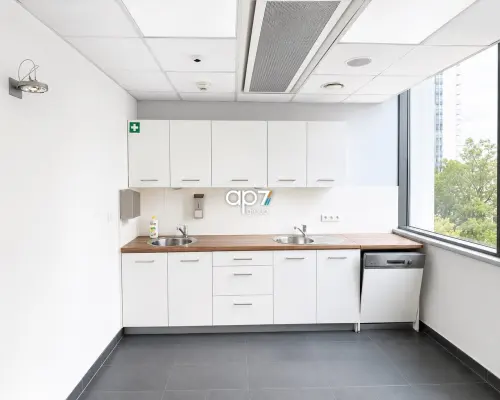 Do wynajęcia jasny i funkcjonalny lokal biurowy o pow. 259,29m 2  położony na IV piętrze w jednym z biurowców w okolicy al. Kij