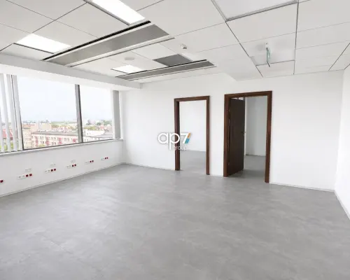 Do wynajęcia jasny i funkcjonalny lokal biurowy o pow. netto  126,43 m 2  i pow. brutto 145,39m 2  położony na VI piętrze w jed