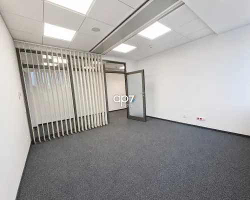 Do wynajęcia jasny i funkcjonalny lokal biurowy o pow. netto  86,67 netto m 2  i pow. brutto 99,67m 2   położony na V piętrze w