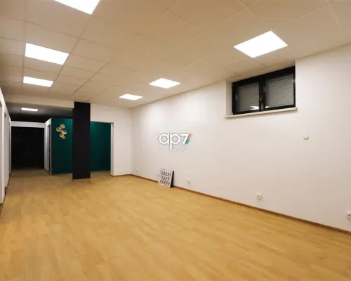 Do wynajęcia lokal o powierzchni 148m 2  usytuowany na parterze budynku zlokalizowanego w dzielnicy Bronowice Mydlniki.  LOKA
