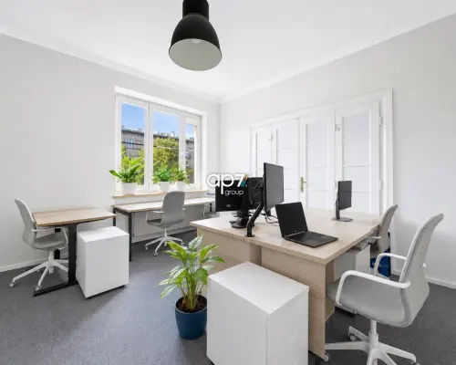 Na wynajem przestronny lokal biurowy (mieszkanie) o powierzchni 123 m² , położony na 3 piętrze kamienicy z windą, w rejoni