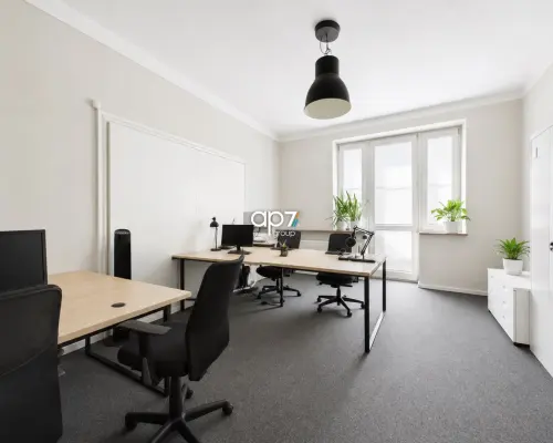 Na wynajem przestronny lokal biurowy (mieszkanie) o powierzchni 123 m² , położony na 3 piętrze kamienicy z windą, w rejoni