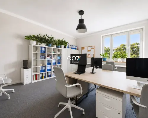 Na wynajem przestronny lokal biurowy (mieszkanie) o powierzchni 123 m² , położony na 3 piętrze kamienicy z windą, w rejoni