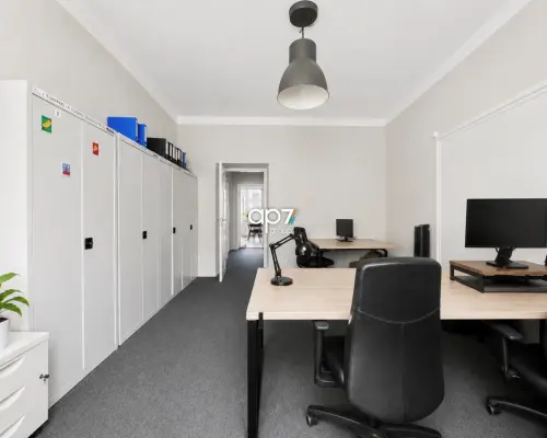 Na wynajem przestronny lokal biurowy (mieszkanie) o powierzchni 123 m² , położony na 3 piętrze kamienicy z windą, w rejoni