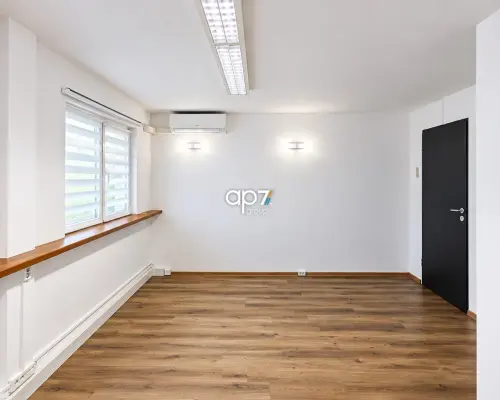 Lokal z miejscami parkingowymi