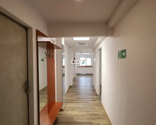 Lokal z miejscami parkingowymi