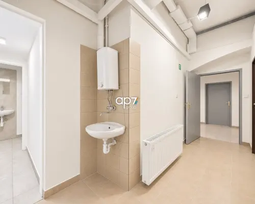 Lokal na biuro lub usługi | 150 m²