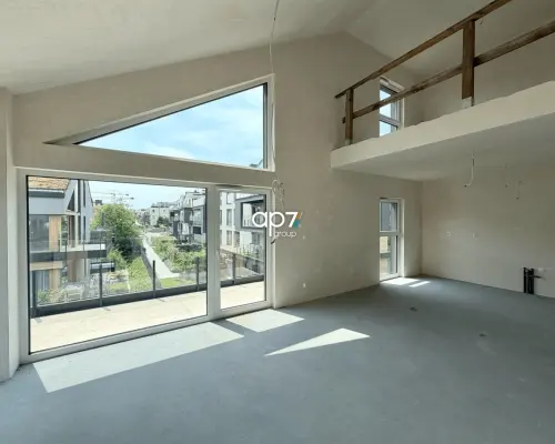 Apartament z antresolą i panoramicznymi oknami