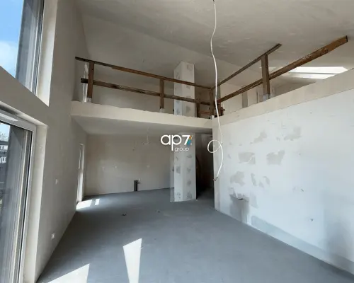 Apartament z antresolą i panoramicznymi oknami