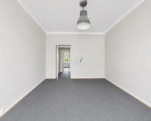 Na wynajem przestronne 4-pokojowe mieszkanie o powierzchni 123 m² , położone na 3 piętrze kamienicy z windą. obok ul. Świą