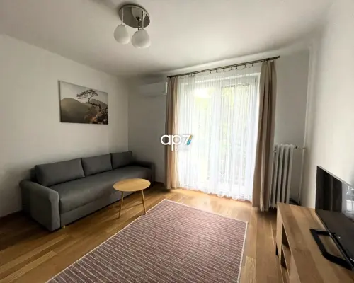 Do wynajęcia kawalerka o pow. 29,7m2 zlokalizowane na I piętrze w II piętrowym bloku przy ul.  Kępna    w okolicy Borku Falęcki