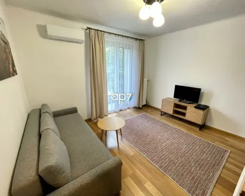 Do wynajęcia kawalerka o pow. 29,7m2 zlokalizowane na I piętrze w II piętrowym bloku przy ul.  Kępna    w okolicy Borku Falęcki