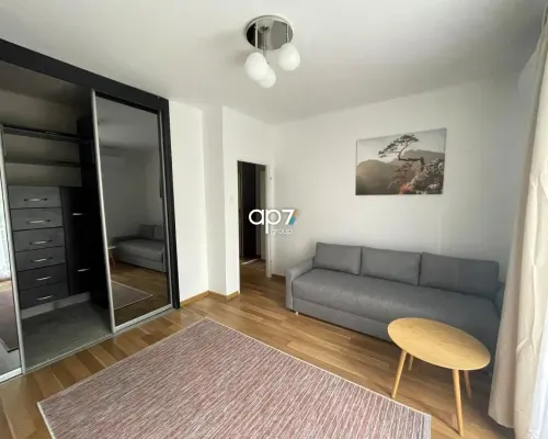 Do wynajęcia kawalerka o pow. 29,7m2 zlokalizowane na I piętrze w II piętrowym bloku przy ul.  Kępna    w okolicy Borku Falęcki