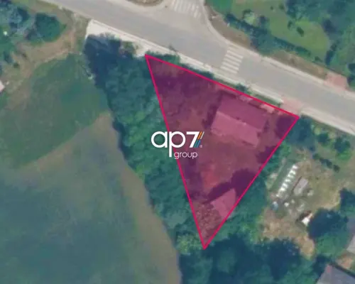 Do sprzedania działka z domem do rozbiórki/ generalnego remontu.     Media : prąd na działce, studnia, w najbliższej o