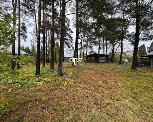 Na sprzedaż działka budowlana o powierzchni 867 m² (8,67 a) położona w spokojnej i zielonej części Nowej Wsi Tworoskiej (g