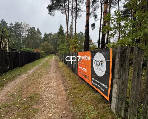 Na sprzedaż działka budowlana o powierzchni 867 m² (8,67 a) położona w spokojnej i zielonej części Nowej Wsi Tworoskiej (g