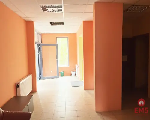 Biuro pod miastem, magazyn, plac
