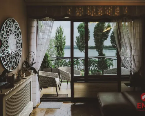 Dwupoziomowy Apartament z Panoramą na Jezioro