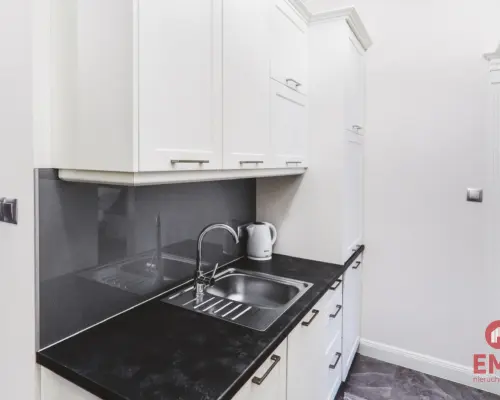 Dwupoziomowy Apartament z Panoramą na Jezioro