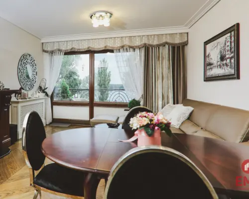 Dwupoziomowy Apartament z Panoramą na Jezioro