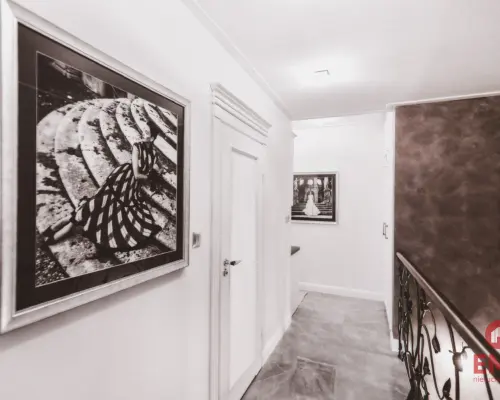 Dwupoziomowy Apartament z Panoramą na Jezioro