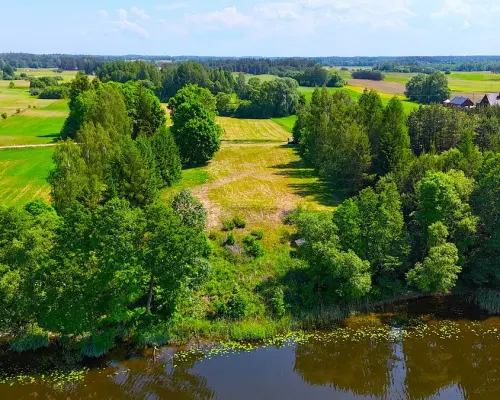 Działka nad jeziorem