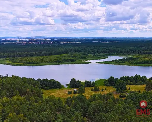 Działka budowlana blisko mazurskiego jeziora..