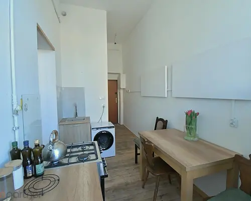 Kawalerka z balkonem, blisko uczelni