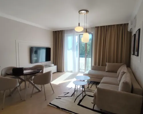 DO WYNAJĘCIA 3 pokoje balkon, klima PIERWSZY NAJEM