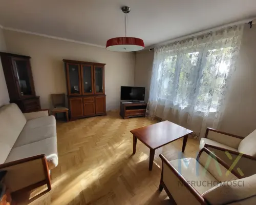 spory dom z ogrodem położony w pięknej okolicy