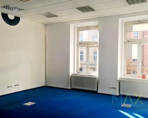 Duże biuro w kamienicy biurowej przy ul. Karmelickiej