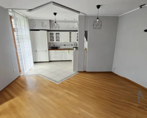 Lokal idealny na kancelarię lub gabinety. Z możliwością aranżacji