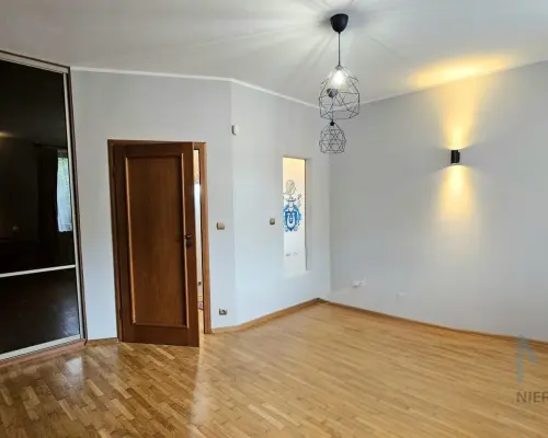 Lokal idealny na kancelarię lub gabinety. Z możliwością aranżacji