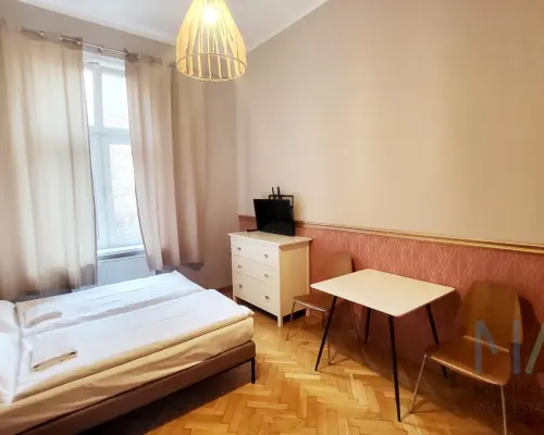 małe studio z namiastką kuchni ul. Bonerowska