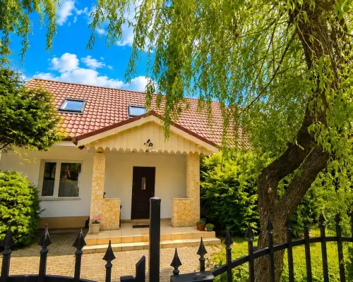 Dom z dużą działką 32 ary - w tym dwie wydzielone działki Burkatów k. Świdnicy | 150 m² | Garaż | Kominek   Womba