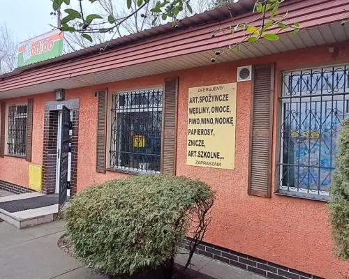 WOMBAT NIERUCHOMOŚCI   oferuje na sprzedaż lokal handlowo-usługowy o powierzchni ok.  80m 2  , usytuowany na działce  415m 2