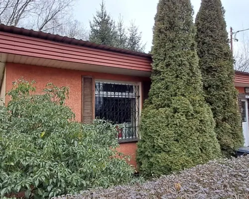 WOMBAT NIERUCHOMOŚCI   oferuje na sprzedaż lokal handlowo-usługowy o powierzchni ok.  80m 2  , usytuowany na działce  415m 2