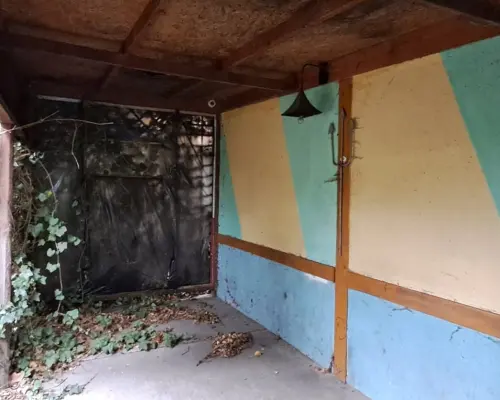 WOMBAT NIERUCHOMOŚCI   oferuje na sprzedaż lokal handlowo-usługowy o powierzchni ok.  80m 2  , usytuowany na działce  415m 2