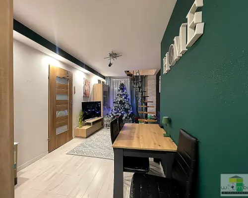 WOMBAT NIERUCHOMOŚCI prezentuje:  Dwupoziomowe mieszkanie po remoncie | 3 pokoje | Świebodzice | 55 m²   Na sprzedaż  k