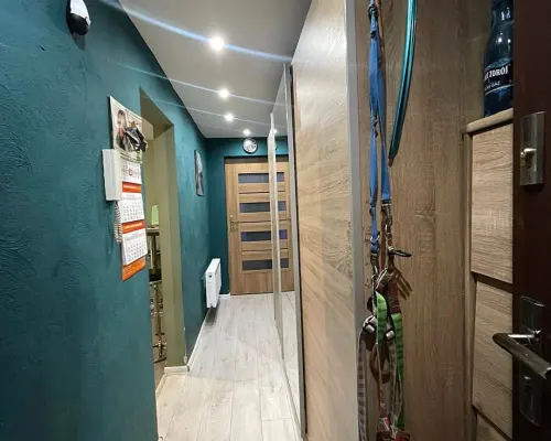 WOMBAT NIERUCHOMOŚCI prezentuje:  Dwupoziomowe mieszkanie po remoncie | 3 pokoje | Świebodzice | 55 m²   Na sprzedaż  k