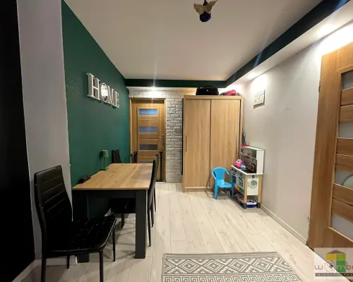 WOMBAT NIERUCHOMOŚCI prezentuje:  Dwupoziomowe mieszkanie po remoncie | 3 pokoje | Świebodzice | 55 m²   Na sprzedaż  k