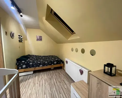 WOMBAT NIERUCHOMOŚCI prezentuje:  Dwupoziomowe mieszkanie po remoncie | 3 pokoje | Świebodzice | 55 m²   Na sprzedaż  k