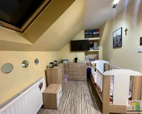 WOMBAT NIERUCHOMOŚCI prezentuje:  Dwupoziomowe mieszkanie po remoncie | 3 pokoje | Świebodzice | 55 m²   Na sprzedaż  k
