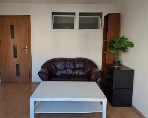 WOMBAT NIERUCHOMOŚCI     oferuje na sprzedaż atrakcyjne 2-pokojowe mieszkanie z balkonem o powierzchni  39,50m 2  , usytuowane