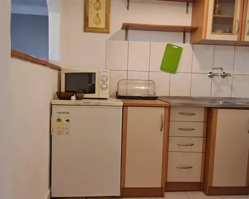 WOMBAT NIERUCHOMOŚCI     oferuje na sprzedaż atrakcyjną kawalerkę o powierzchni  26,57m 2  , usytuowaną na III piętrze bloku pr