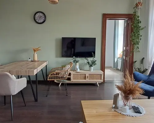 WOMBAT NIERUCHOMOŚCI   oferuje na sprzedaż przestronne  5-pokojowe  mieszkanie o powierzchni  165m 2  , usytuowane na 3 piętrze