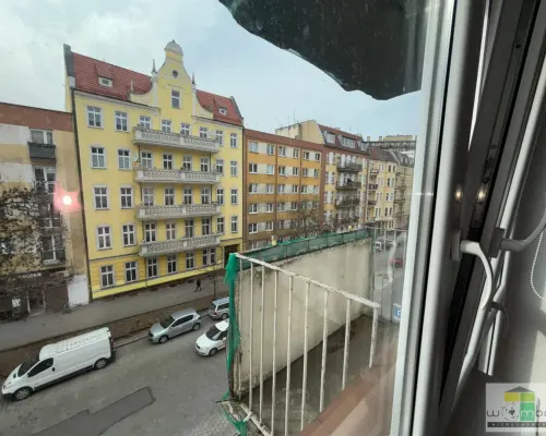 TOP LOKALIZACJA | IDEALNE POD INWESTYCJĘ | BLISKO RYNKU WOMBAT NIERUCHOMOŚCI oferuje na sprzedaż atrakcyjne 2-pokojowe mieszkan