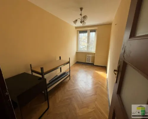 TOP LOKALIZACJA | IDEALNE POD INWESTYCJĘ | BLISKO RYNKU WOMBAT NIERUCHOMOŚCI oferuje na sprzedaż atrakcyjne 2-pokojowe mieszkan