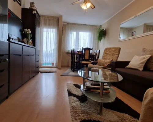 Wombat Nieruchomości  prezentuje ofertę sprzedaży mieszkania w Dzierżoniowie.     Na sprzedaż przestronne i funkcjonalne mie