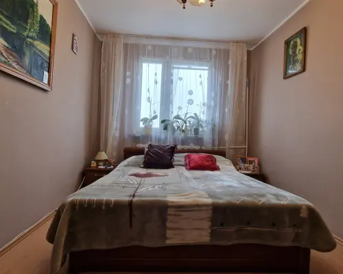 Wombat Nieruchomości  prezentuje ofertę sprzedaży mieszkania w Dzierżoniowie.     Na sprzedaż przestronne i funkcjonalne mie